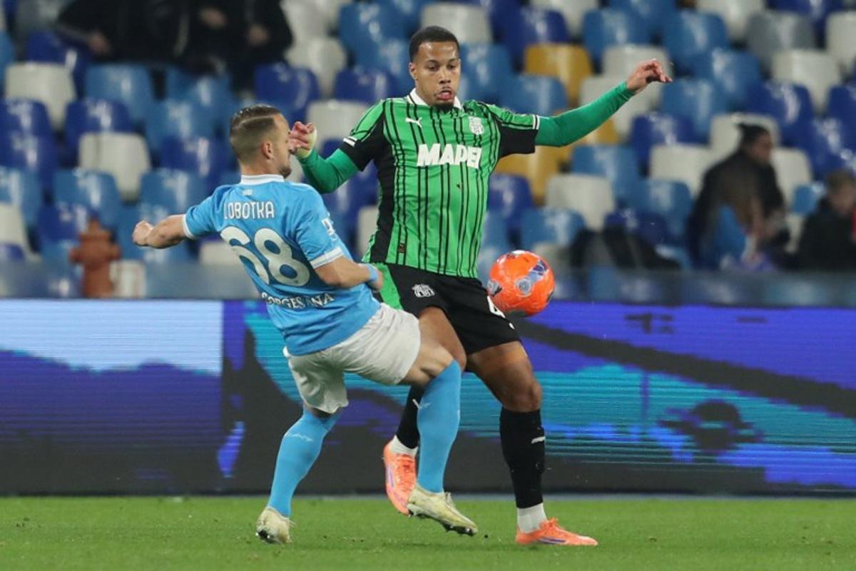 Napoli's Slovak midfielder #68 Stanislav Lobotka fights for the ball with Sassuolo's Belgian midfielder #40 Aster Vranckx during the Italian Serie A football match between Napoli and Sassuolo at the Diego Armando Maradona stadium in Naples on January 17, 2026.  Carlo Hermann / AFP