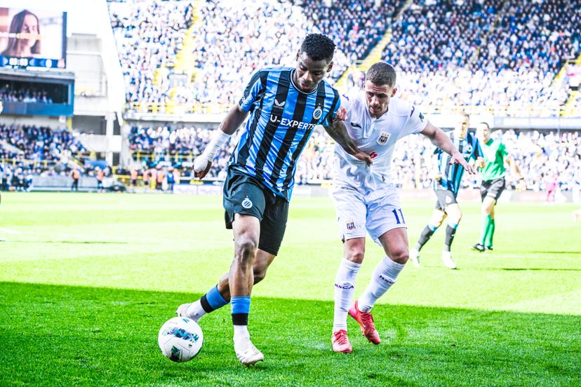 Club's Raphael Onyedika and Anderlecht's Thorgan Hazard pictured in action during a soccer match between Club Brugge and RSC Anderlecht, Sunday 30 March 2025 in Brugge, on day 1 (out of 10) of the Champions' Play-offs of the 2024-2025 'Jupiler Pro League' first division of the Belgian championship. BELGA PHOTO TOM GOYVAERTS