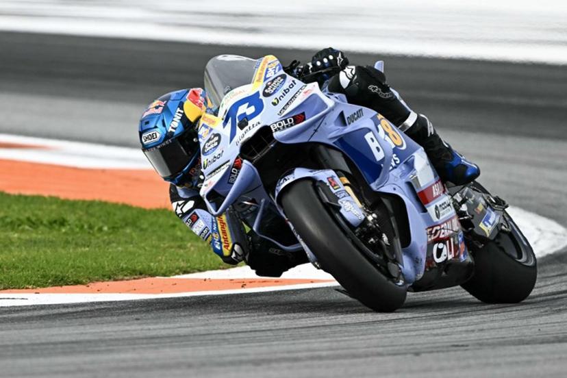 BK8 Gresini Racing MotoGP team's Spanish MotoGP rider Alex Marquez competes in the sprint race ahead of the MotoGP Valencia Grand Prix at the Ricardo Tormo racetrack in Cheste on November 15, 2025.  JOSE JORDAN / AFP