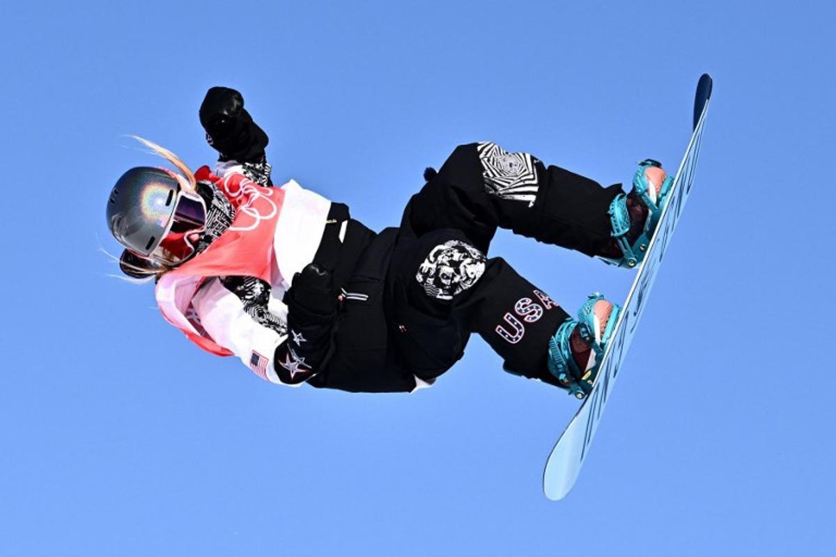 USA's Jamie Anderson competes in the snowboard women's slopestyle final run during the Beijing 2022 Winter Olympic Games at the Genting Snow Park H & S Stadium in Zhangjiakou on February 6, 2022.  Marco BERTORELLO / AFP