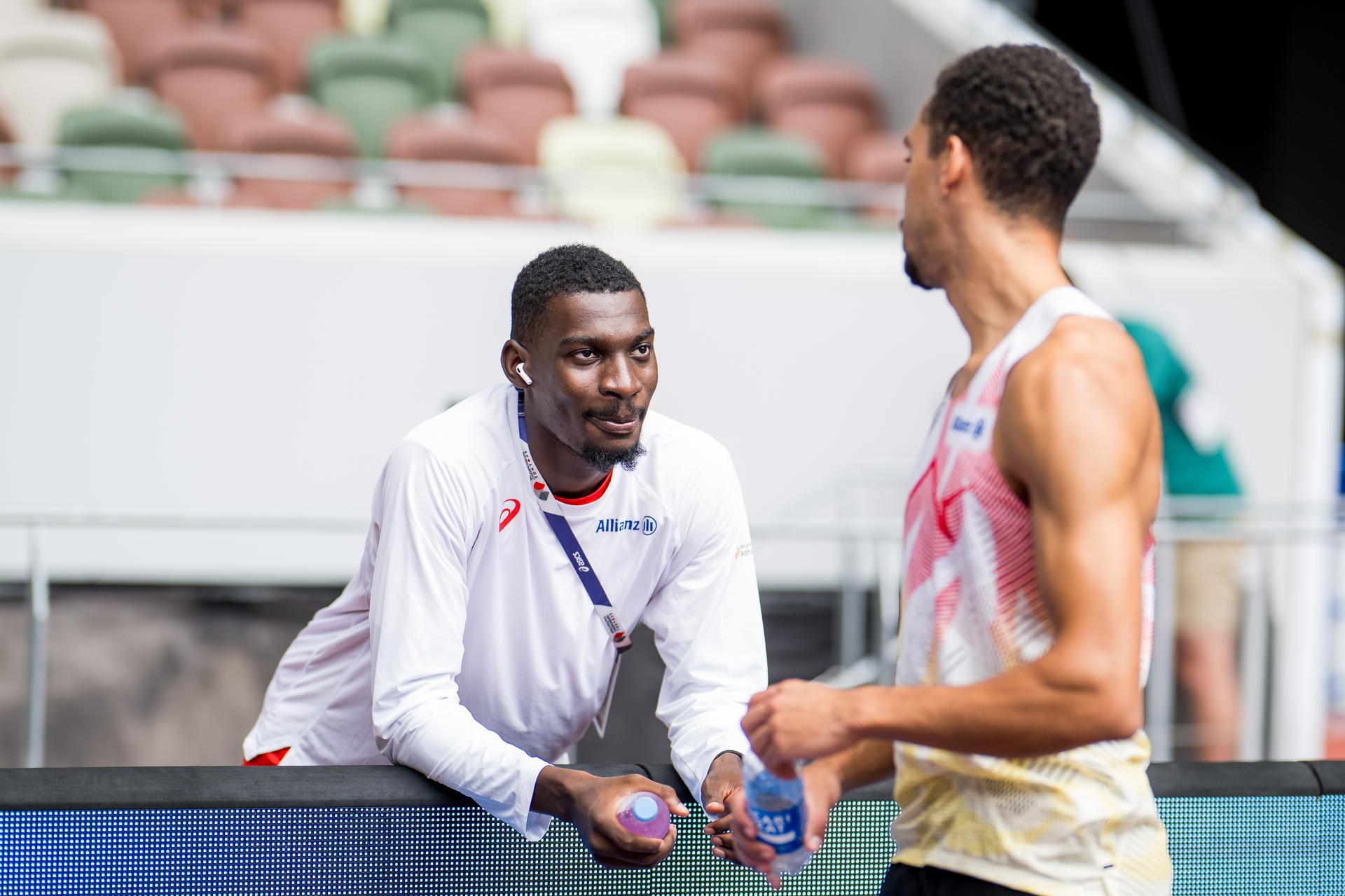 Belgian Elie Bacari and Belgian Daniel Segers pictured in action during a training session at the National Stadium of Tokyo before the World Athletics Championships in Tokyo, Japan, on Friday 12 September 2025. The outdoor Worlds are taking place from 13 to 21 September. BELGA PHOTO JASPER JACOBS