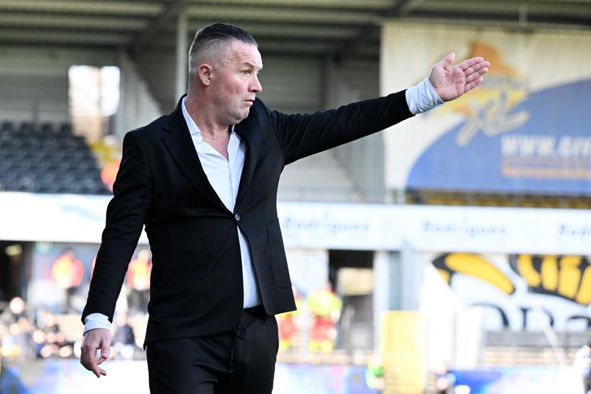 Lokeren's head coach Stijn Vreven pictured in action during a soccer game between KSC Lokeren and Jong Gent, Sunday 15 March 2026 in Lokeren, on day 30 of the 2025-2026 'Challenger Pro League' 1B second division of the Belgian championship. BELGA PHOTO MAARTEN STRAETEMANS