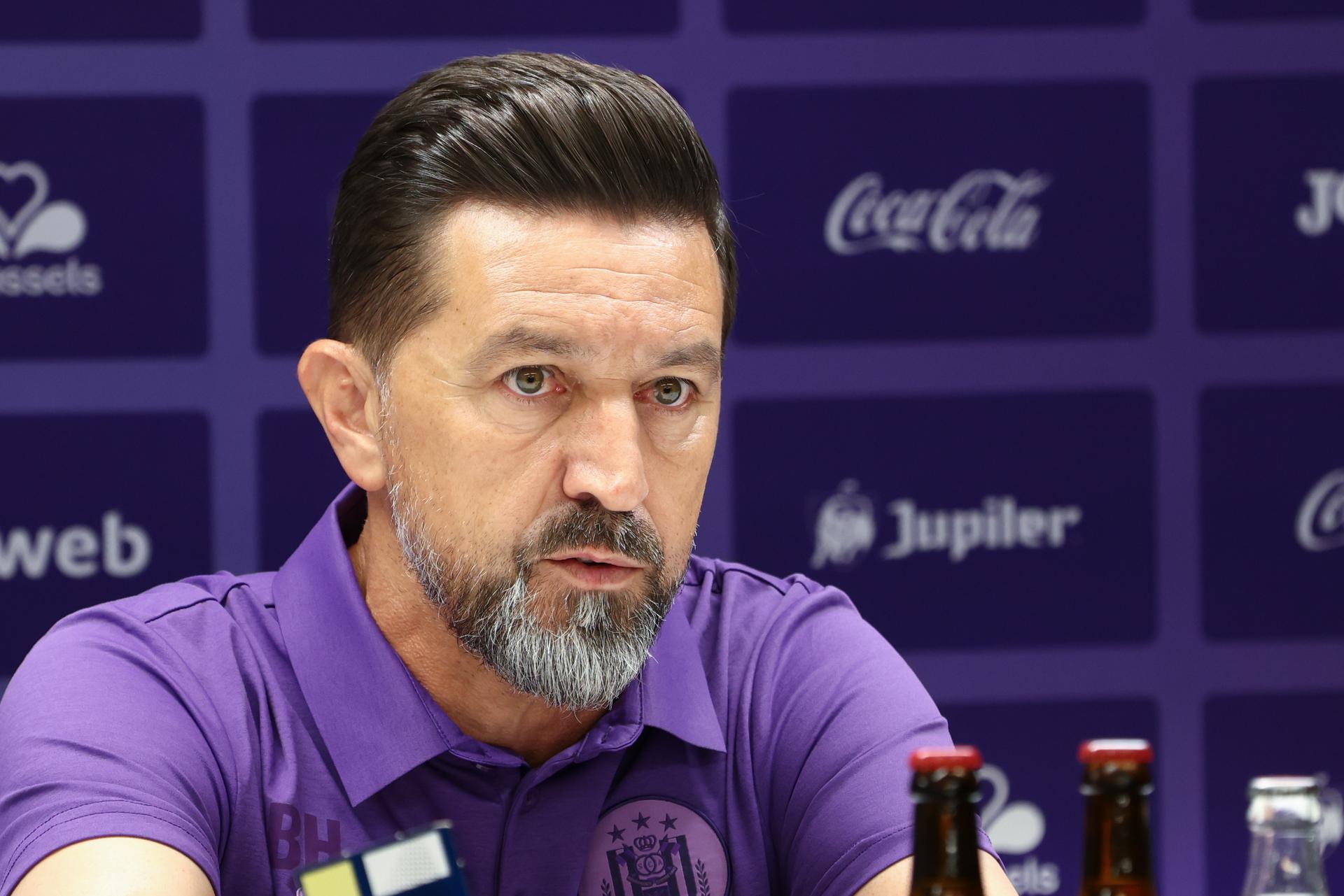 Anderlecht's head coach Besnik Hasi pictured during a press conference of Belgian soccer team RSC Anderlecht, on Wednesday 20 August 2025 in Brussels, in preparation of tomorrow's game against AEK Athens, the first leg of the play-off round for the UEFA Conference League competition. BELGA PHOTO BRUNO FAHY