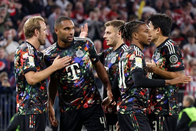 Bayern Munich's English forward #09 Harry Kane (L) celebrates scoring his team's fourth goal with teammates during the German first division Bundesliga football match between FC Bayern Munich and Union Berlin in Munich, southern Germany on September 18, 2026.  Alexandra BEIER / AFP