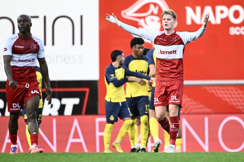 Essevee's Yannick Cappelle looks dejected after Union scored the 0-1 goal during a soccer match between SV Zulte Waregem and Royale Union Saint-Gilloise, Saturday 01 November 2025 in Waregem, on day 13 of the 2025-2026 'Jupiler Pro League' first division of the Belgian championship. BELGA PHOTO MAARTEN STRAETEMANS
