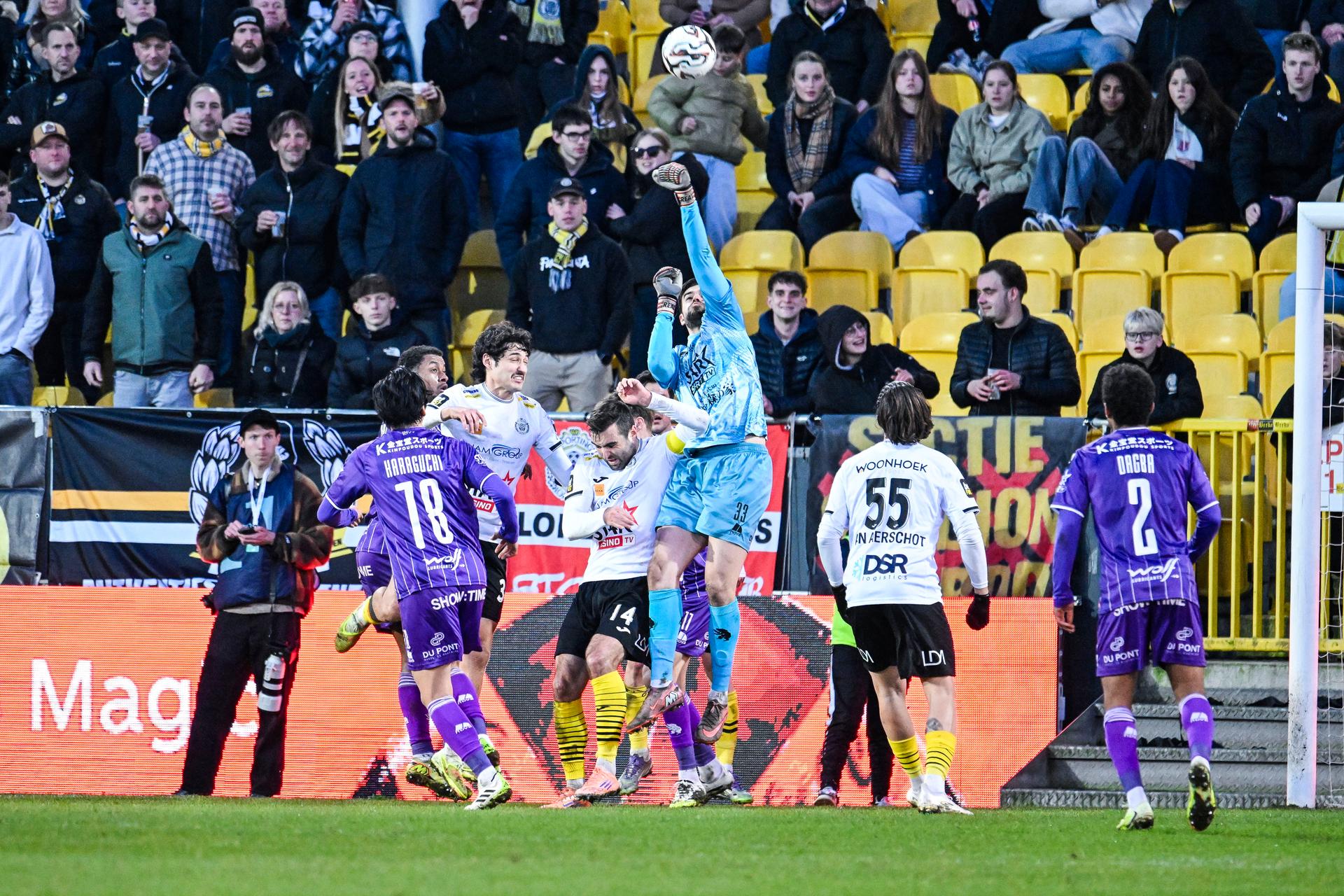 Lokeren's Diego Camara, Lokeren's Toon Janssen and Beerschot's goalkeeper Nick Shinton pictured in action during a soccer game between KSC Lokeren and Beerschot VA, Saturday 24 January 2026 in Lokeren, on day 21 of the 2025-2026 'Challenger Pro League' 1B second division of the Belgian championship. BELGA PHOTO TOM GOYVAERTS