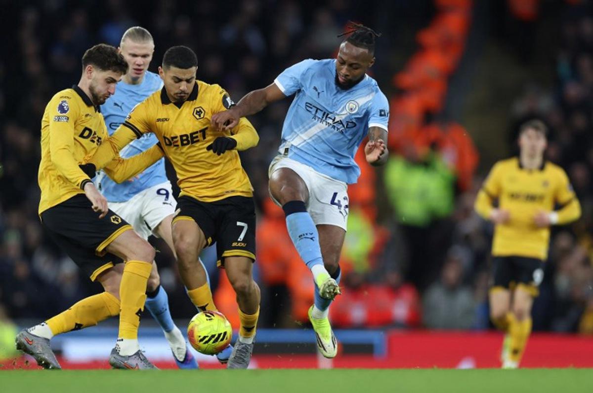 Manchester City's Ghanaian midfielder #42 Antoine Semenyo (C) vies with Wolverhampton Wanderers' Brazilian defender #07 Andre (2L) during the English Premier League football match between Manchester City and Wolverhampton Wanderers at the Etihad Stadium in Manchester, north west England, on January 24, 2026.  Darren Staples / AFP