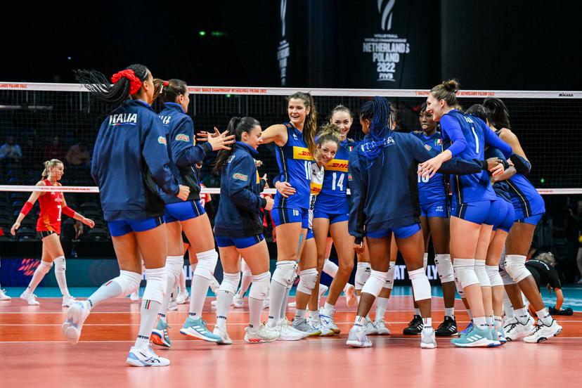Italian team celebrates after winning a volleyball game between Belgian national women's team the Yellow Tigers and Italy, Tuesday 27 September 2022 in Arnhem during the pool stage (game 3 of 5) of the world championships volleyball for women. The tournament takes place form September 23 until October 15, 2022. BELGA PHOTO LUC CLAESSEN
