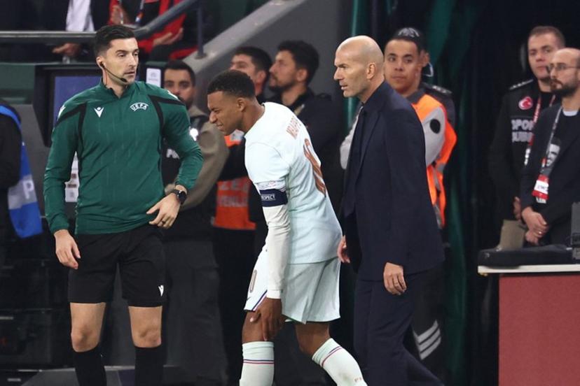 France's forward #10 Kylian Mbappe (C) reacts after picking up an injury following his team's first goal, next to France's head coach Zinedine Zidane during the UEFA Nations League (League A, Group 1) first leg football match between Turkey and France at the Kocaeli Stadium in Izmit, on September 25, 2026.  FRANCK FIFE / AFP