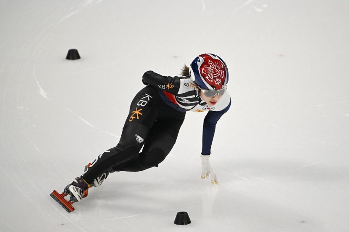 South Korea's Kim Gilli competes in the women's 1500m quarter-final event of the ISU World Cup Short Track Speed Skating in Beijing on December 8, 2023.  Jade Gao / AFP