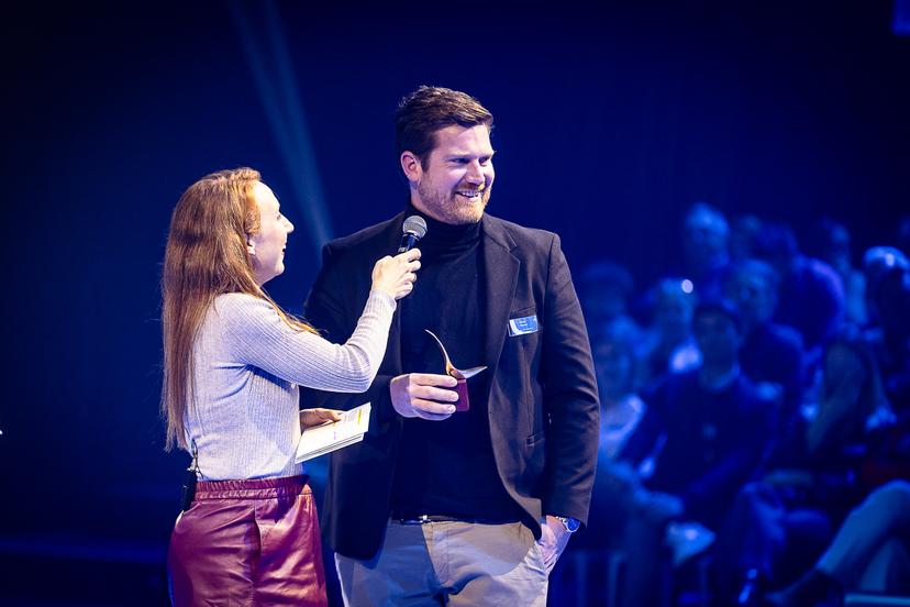 Presenter Linde Merckpoel and Belgian Remko Meeusen pictured during the award ceremony for the 'Vlaamse Sportjuwelen' sports awards, Tuesday 09 December 2025 in Gent, organized by the Flemish Government. BELGA PHOTO JAMES ARTHUR GEKIERE