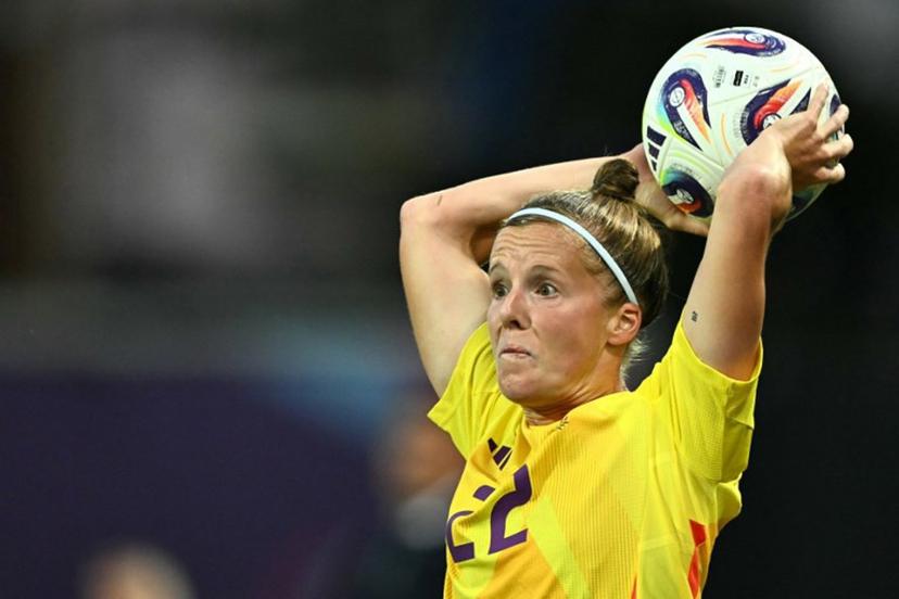 Belgium's defender #22 Laura Deloose throws the ball during the UEFA Women's Euro 2025 Group B football match between Portugal and Belgium at the Stade de Tourbillon in Sion, on July 11, 2025.  Fabrice COFFRINI / AFP