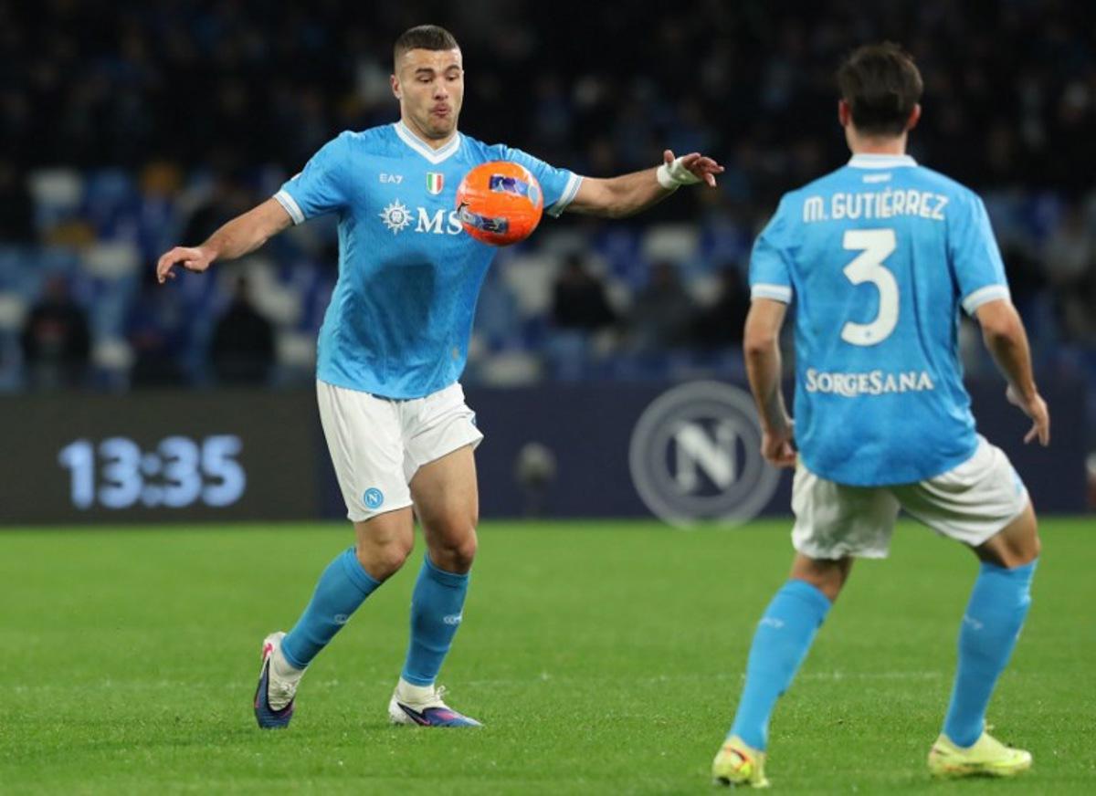 Napoli's Italian defender #04 Alessandro Buongiorno controls the ball during the Italian Serie A football match between Napoli and Hellas Verona at the Diego Armando Maradona stadium in Naples on January 7, 2026.  Carlo Hermann / AFP