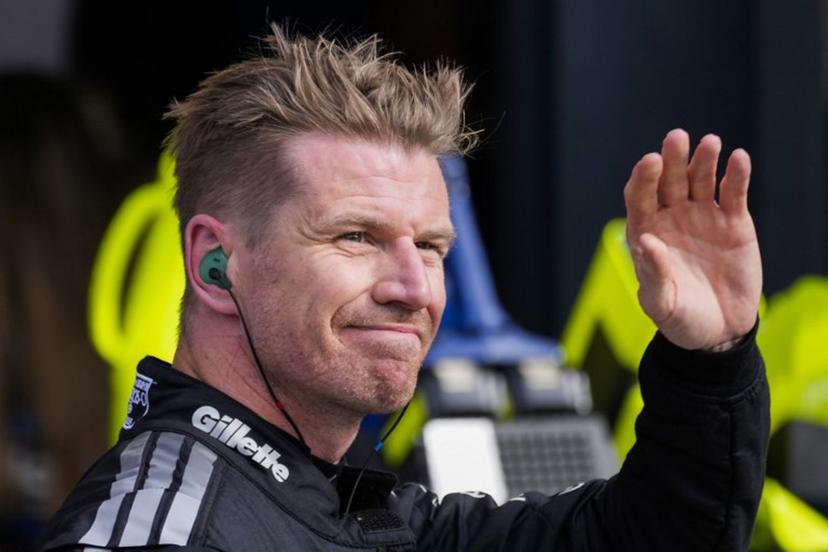 Audi's German driver Nico Hulkenberg gestures in the pit lane during the sprint qualifying session of the Formula One Dutch Grand Prix at The Circuit Zandvoort, western Netherlands, on August 21, 2026.  Darko Bandic / POOL / AFP