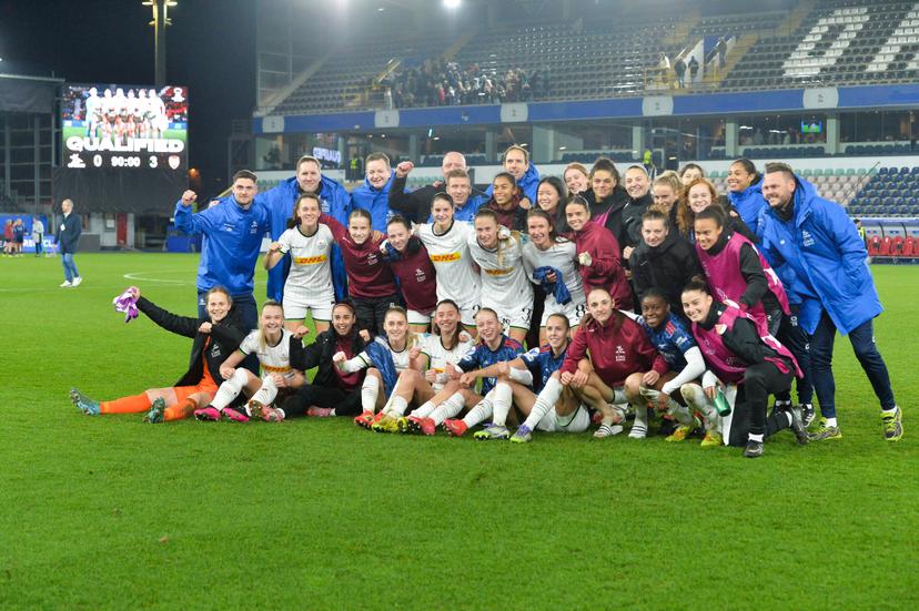 OHL Women's players celebrate after a soccer match between Oud-Heverlee Leuven Women and English Arsenal, Wednesday 17 December 2025 in Heverlee, game 6 (out of 6) in the league phase of the UEFA Women's Champions League competition. BELGA PHOTO JILL DELSAUX