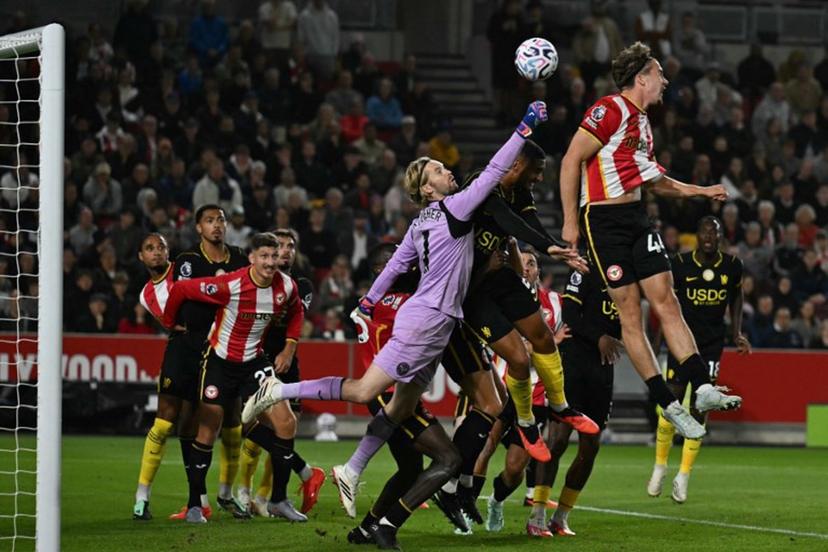 Brentford's Irish goalkeeper #01 Caoimhin Kelleher punches the ball clear during the English Premier League football match between Brentford and Chelsea at the Gtech Community Stadium in London on September 18, 2026.  Glyn KIRK / AFP