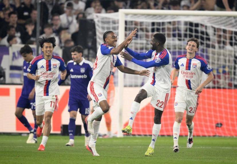 Lyon's Danish midfielder #99 Noah Nartey (C,L) celebrates after scoring a goal during the UEFA Europa League, league phase, matchday 1, football match between RSC Anderlecht and Olympique Lyonnais (OL) at Constant Vanden Stock Stadium in Anderlecht, near Brussels on September 16, 2026.  JOHN THYS / AFP