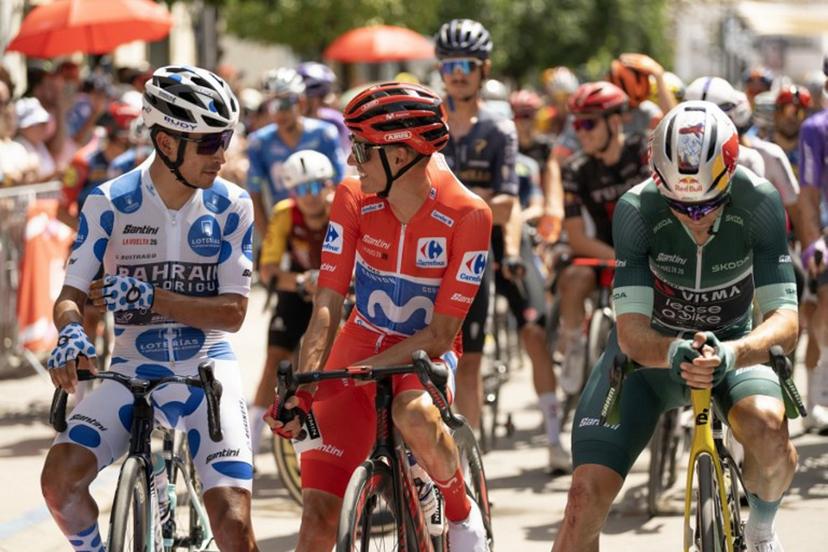 From (L-R) Team Bahrain's Colombian rider Santiago Buitrago, Team Movistar's overall race leader Spanish rider Enric Mas, and Team Visma-Lease a bike's Belgian rider Wout van Aert await the start of the 15th stage of the Vuelta a Espana 2026 cycling tour, a 110,2 km race which was modified from the original itinerary of 189,7 km following the activation of the high temperature protocal, between Palma del Rio and Cordoba, on September 6, 2026.   JORGE GUERRERO / AFP
