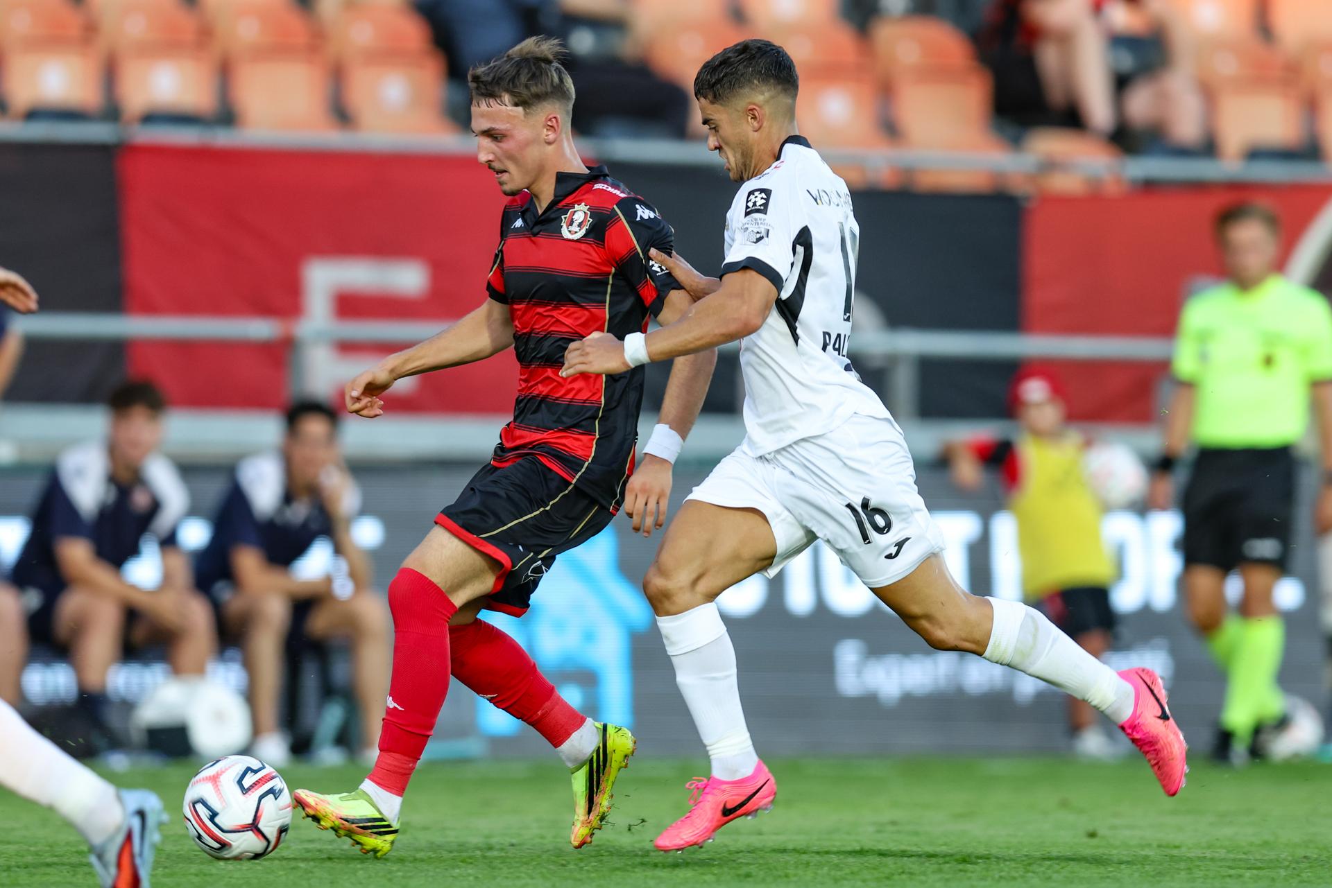 Seraing's Tom Lockman and Lokeren's Jordi Palacios fight for the ball during a soccer match between RFC Seraing and KSC Lokeren, Friday 14 August 2026 in Seraing, on day 1 of the 2026-2027 'Challenger Pro League' the second highest division of the Belgian championship. BELGA PHOTO BRUNO FAHY