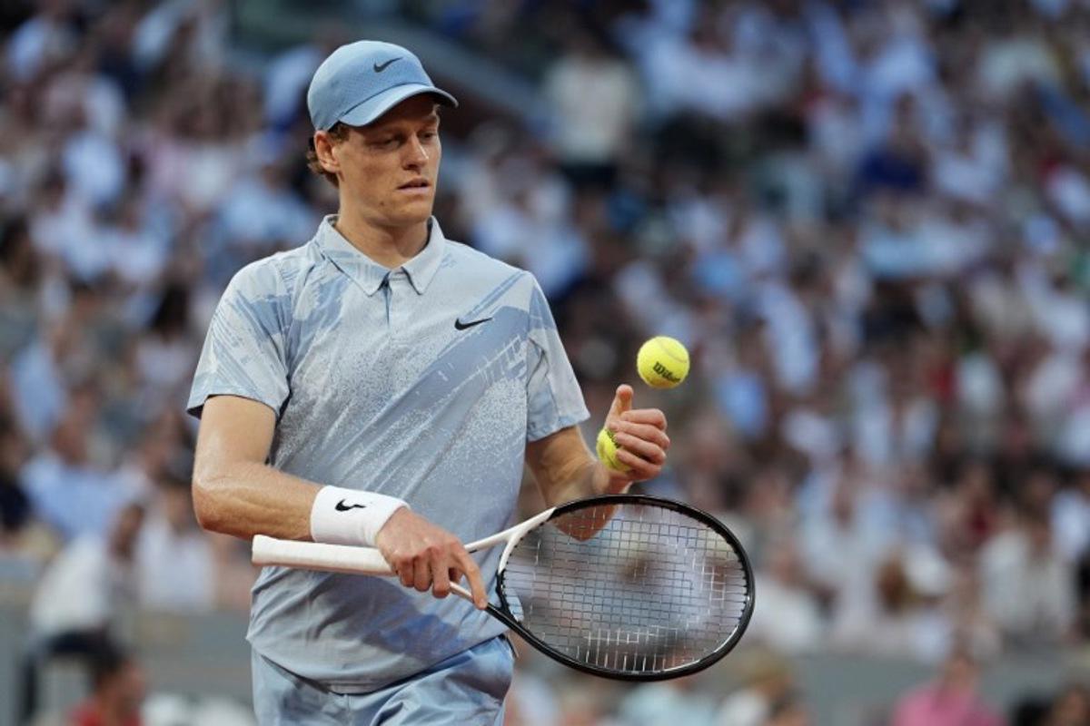 Italy's Jannik Sinner prepares to serve to France's Clement Tabur during their men's singles match on day 3 of the French Open tennis tournament on Court Philippe-Chatrier at the Roland-Garros Complex in Paris on May 26, 2026.  Dimitar DILKOFF / AFP