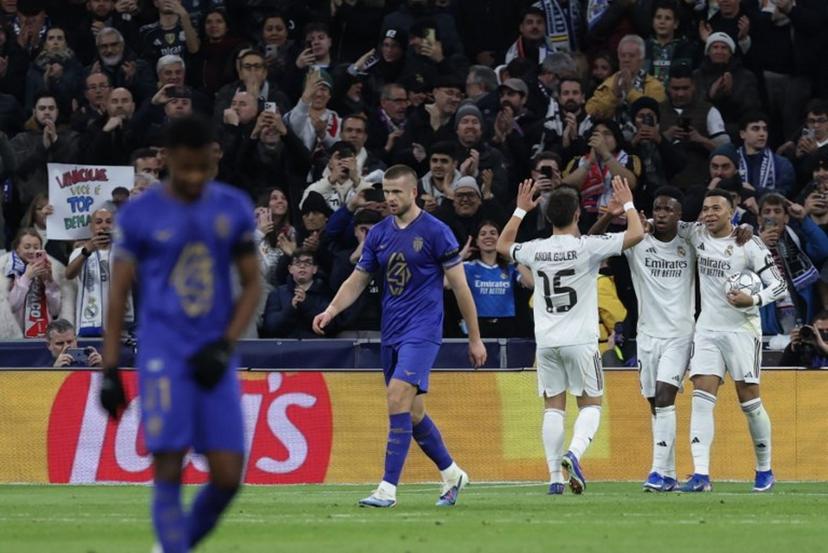 Real Madrid's French forward #10 Kylian Mbappe (R) celebrates scoring his team's second goal with teammates Real Madrid's Brazilian forward #07 Vinicius Junior and Real Madrid's Turkish midfielder #15 Arda Guler during the UEFA Champions League league phase day 7 football match between Real Madrid CF and AS Monaco at Santiago Bernabeu Stadium in Madrid on January 20, 2026.  Thomas COEX / AFP