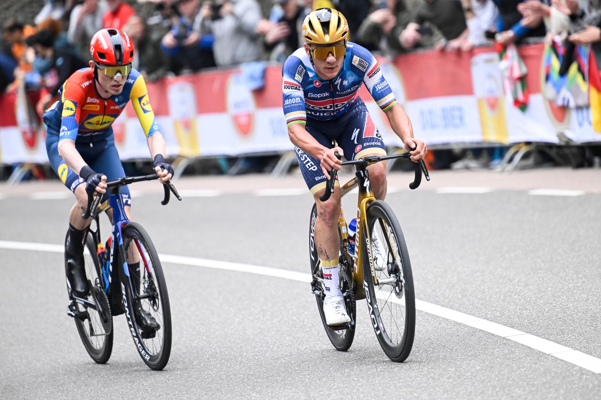 Danish Mattias Skjelmose Jensen of Lidl-Trek and Belgian Remco Evenepoel of Soudal Quick-Step pictured in action on the Cauberg during the men elite 'Amstel Gold Race' one day cycling race, 255,9 km from Maastricht to Valkenburg, The Netherlands, Sunday 20 April 2025. BELGA POOL NICO VERVEECKEN
