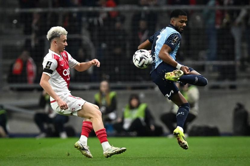 Le Havre's Hungarian defender #07 Loic Nego (R) controls the ball in front of Monaco's Russian midfielder #10 Aleksandr Golovin (L) during the French L1 football match between Le Havre AC and AS Monaco at the Oceane Stadium in Le Havre, north-western France, on January 24, 2026.  Lou BENOIST / AFP