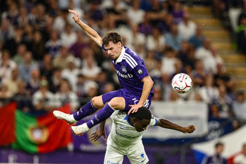 Anderlecht's Lukas Ambros and Genk's Yaimar Medina fight for the ball during a soccer match between RSC Anderlecht and Krc Genk, Sunday 6 September 2026 in Brussels, on day 5 of the 2026-2027 'Jupiler Pro League' first division of the Belgian championship. The match was postponed so Anderlecht could prepare for European play-offs. BELGA PHOTO BRUNO FAHY