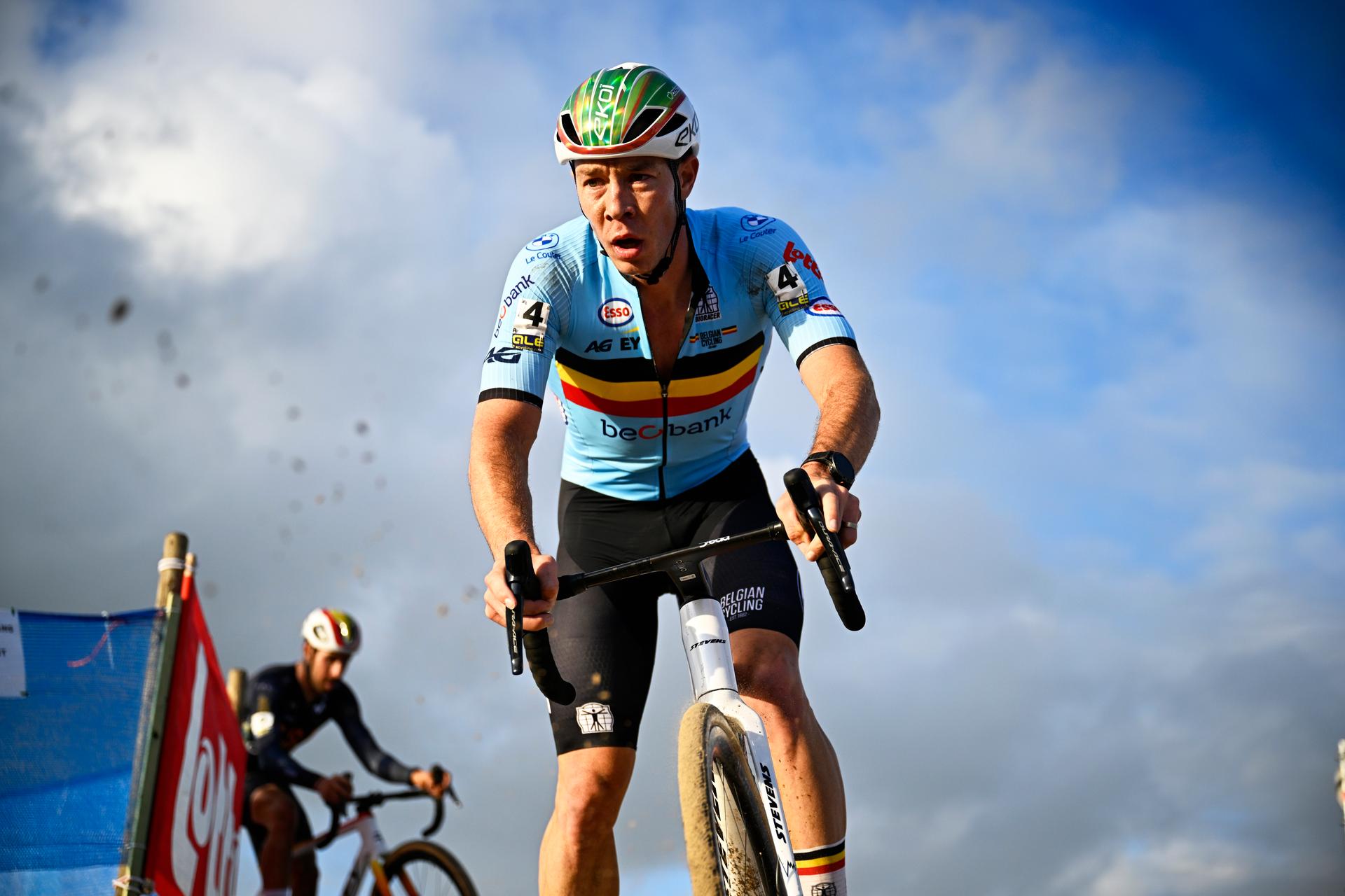 Belgian Laurens Sweeck pictured in action during the elite men race at the UEC Cyclocross European Championships, Sunday 09 November 2025, in Middelkerke. BELGA PHOTO JASPER JACOBS