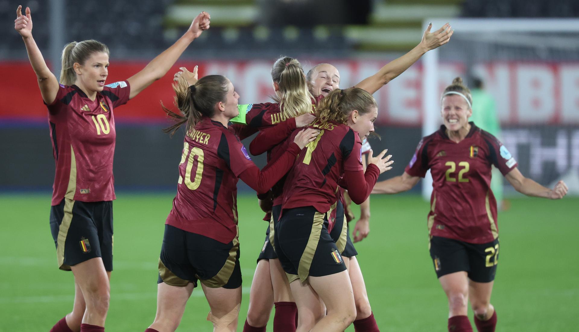 Belgium's Tessa Wullaert celebrates after scoring during a soccer game between Belgium's national women's team the Red Flames and Ireland, the return leg in the Nations League Promotion/relegation play-off, on Tuesday 28 October 2025 in Leuven. Flames lost the first leg 4-2. BELGA PHOTO VIRGINIE LEFOUR