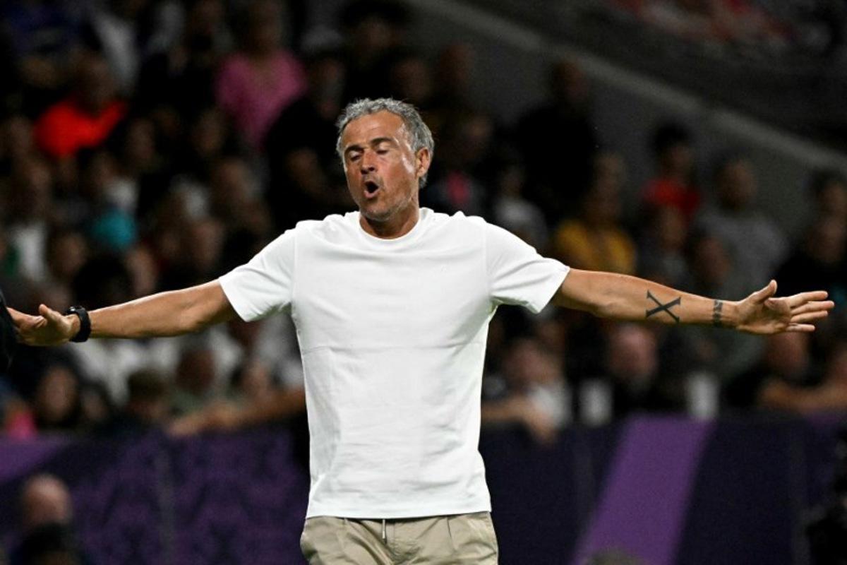 Paris Saint-Germain's Spanish headcoach Luis Enrique reacts during the French L1 football match between Toulouse FC and Paris Saint-Germain at The TFC Stadium in Toulouse, southwestern France on August 30, 2025.  Lionel BONAVENTURE / AFP