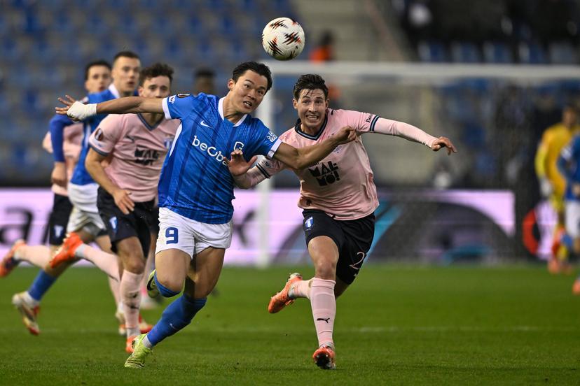 Genk's Hyeon-Gyu Oh and Malmo's Lasse Berg Johnsen fight for the ball during a soccer game between Belgian soccer team KRC Genk and Swedish team Malmo FF, in Genk, on Thursday 29 January 2026, on day eight of the League phase of the UEFA Europa League tournament. BELGA PHOTO JOHAN EYCKENS