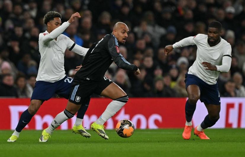 Tottenham Hotspur's French midfielder #28 Wilson Odobert (L) puts pressure on Aston Villa's Dutch defender  #17 Donyell Malen during the English third round FA Cup football match between Tottenham Hotspur and Aston Villa at Tottenham Hotspur Stadium in London, on January 10, 2026.  Glyn KIRK / AFP