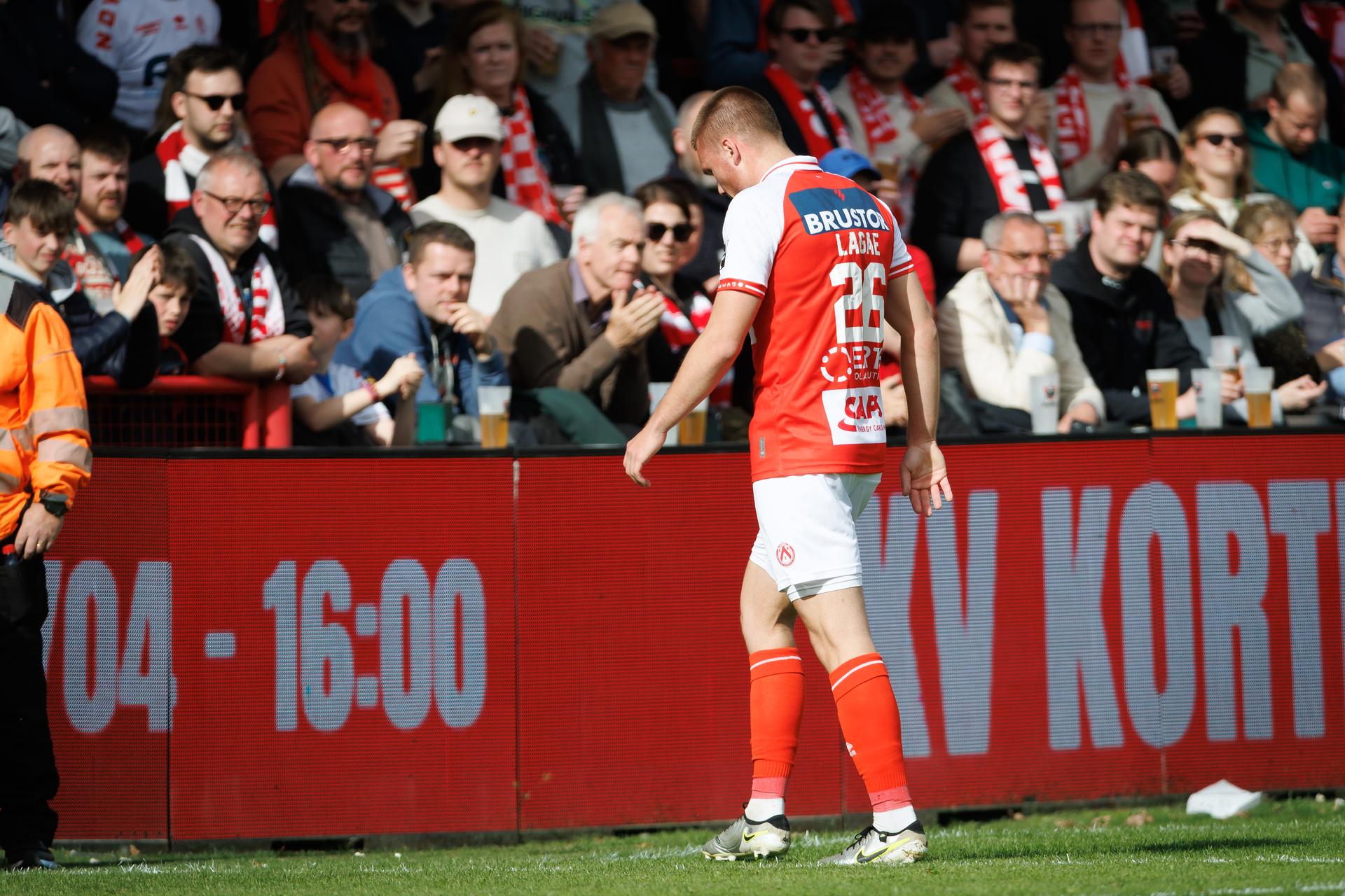 Kortrijk's Bram Lagae leaves the field after receiving a red card during a soccer match between KV Kortrijk and Cercle Brugge, Sunday 30 March 2025 in Kortrijk, on day 1 (out of 6) of the Relegation Play-offs of the 2024-2025 'Jupiler Pro League' first division of the Belgian championship. BELGA PHOTO KURT DESPLENTER
