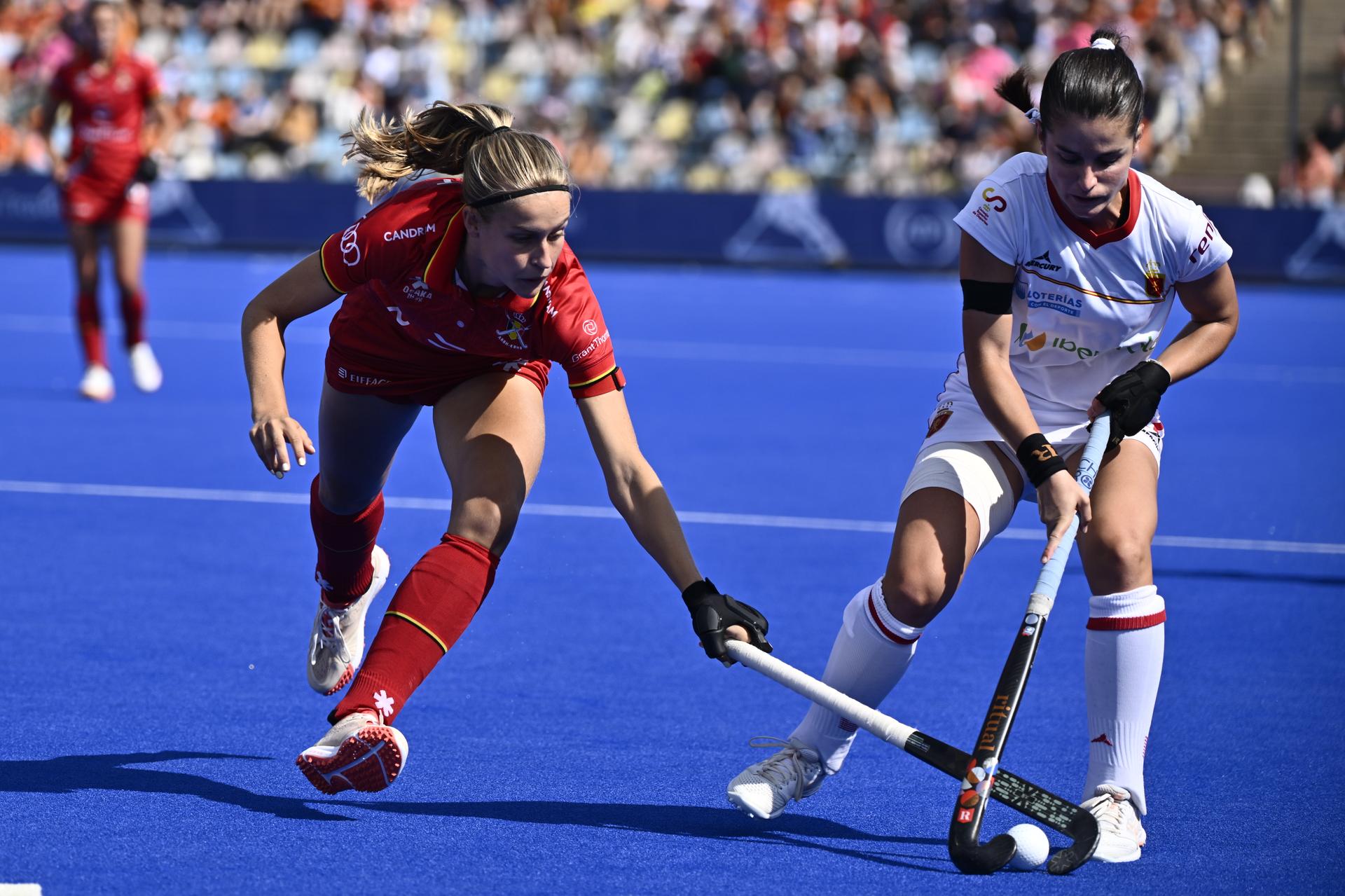 Players pictured during a hockey game between Spain and the Belgian national team Red Panthers, the 'small final' to decide on the bronze medal of the 2025 women's European championships, Sunday 17 August 2025 in Monchengladbach, Germany.  BELGA PHOTO ERIC LALMAND