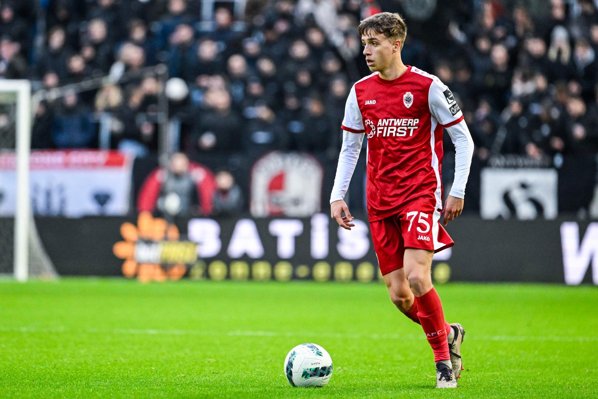 Antwerp's Andreas Verstraeten pictured in action during a soccer match between Royal Antwerp FC and Sporting Charleroi, Sunday 08 December 2024 in Antwerp, on day 17 of the 2024-2025 season of the 'Jupiler Pro League' first division of the Belgian championship. BELGA PHOTO TOM GOYVAERTS