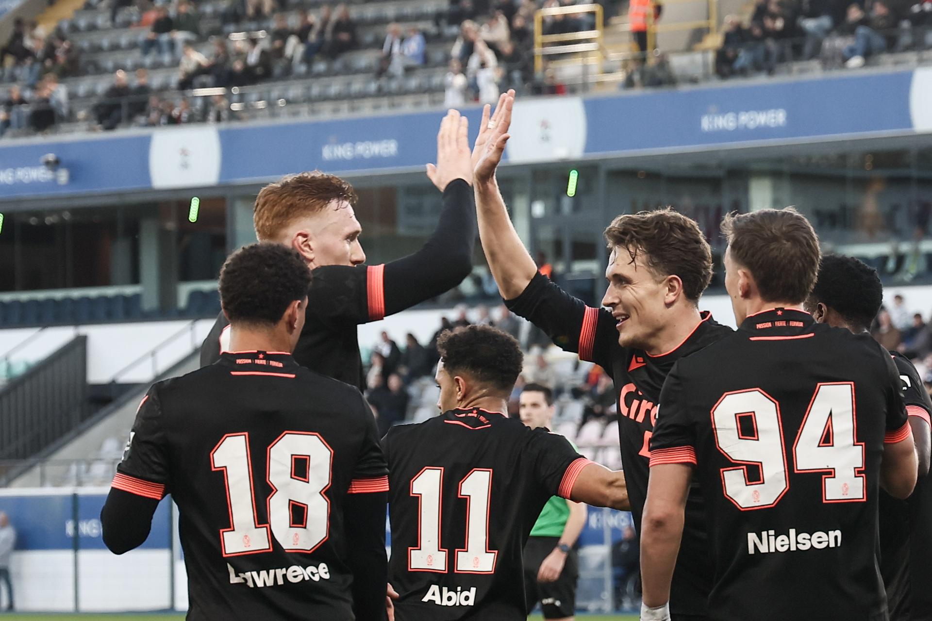 Standard's players celebrate after scoring during a soccer match between Oud-Heverlee Leuven and Standard de Liege, Saturday 04 April 2026 in Leuven, on the first day of the Europe Play-offs (PO2) of the 2025-2026 'Jupiler Pro League' first division of the Belgian championship. BELGA PHOTO BRUNO FAHY