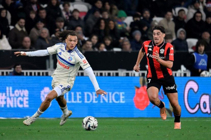 Strasbourg's Belgian midfielder #07 Diego Moreira (L) and Nice's Portuguese forward #47 Tiago Gouveia (R) fight for the ball during the French L1 football match between OGC Nice and RC Strasbourg Alsace at the Allianz Riviera Stadium in Nice, south-eastern France, on January 3, 2026.  Frederic DIDES / AFP