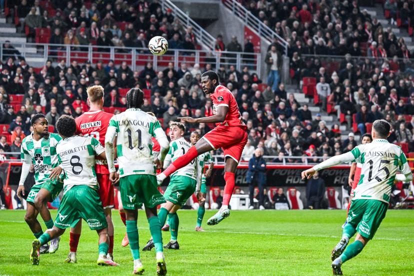 RAAL's Dario Benavides and Antwerp's Kiki Kouyate pictured in action during a soccer game between Royal Antwerp FC and RAAL La Louviere, in the 1/4 final of the Croky Cup Belgian cup, Tuesday 13 January 2026 in Antwerp. BELGA PHOTO TOM GOYVAERTS