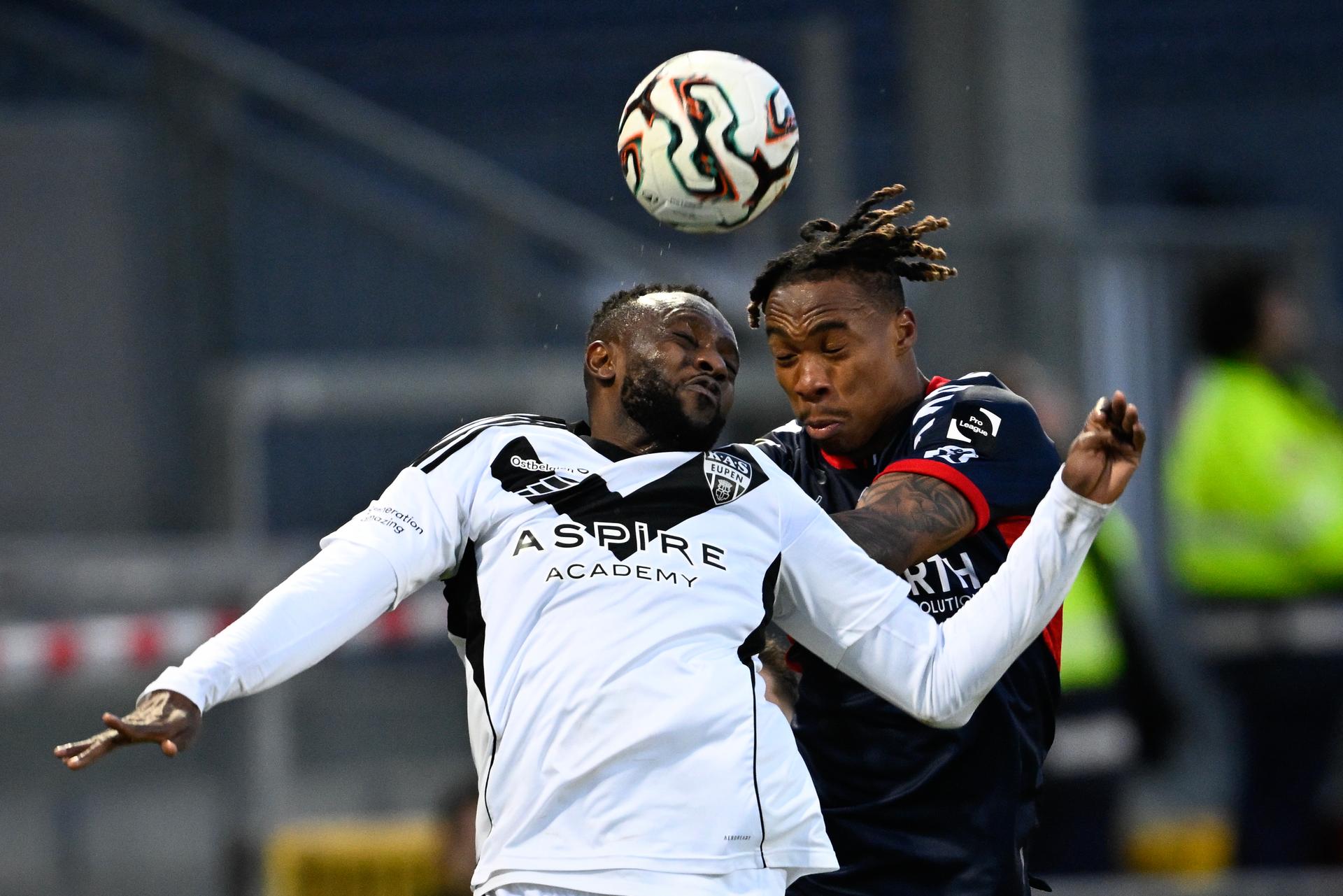 Eupen's Merveille Bokadi and Kortrijk's Sixtus Ogbuehi fight for the ball during a soccer game between KAS Eupen and KV Kortrijk, Saturday 07 February 2026 in Eupen, on day 24 of the 2025-2026 'Challenger Pro League' 1B second division of the Belgian championship. BELGA PHOTO JOHN THYS