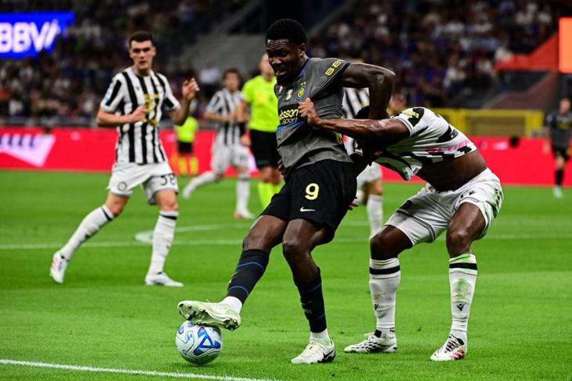 Inter Milan's French forward #09 Marcus Thuram fights for the ball with Udinese's Belgian defender #27 Christian Kabasele during the Italian Serie A football match between Inter Milan and Udinese at the San Siro Stadium in Milan, Italy on September 14, 2026.  Piero CRUCIATTI / AFP