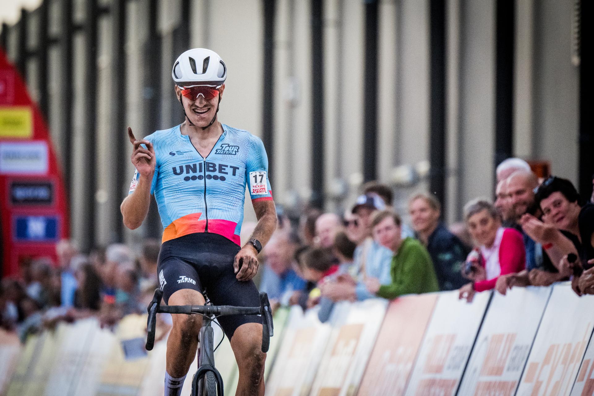 Belgian Lander Loockx pictured in action during the men elite race of the 'Cross Beringen' cyclocross cycling event, Sunday 08 October 2023 in Beringen, race 1/7 of the Exact Cross competition. BELGA PHOTO JASPER JACOBS