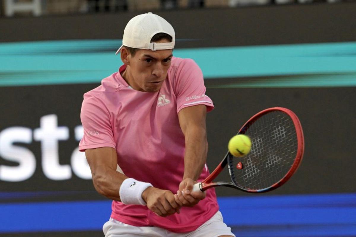 Argentina's Sebastian Baez returns the ball Serbia'a Laslo Djere during their ATP Santiago Open men's singles tennis final match at the Club San Carlos de Apoquindo in Santiago on March 2, 2025.  RODRIGO ARANGUA / AFP