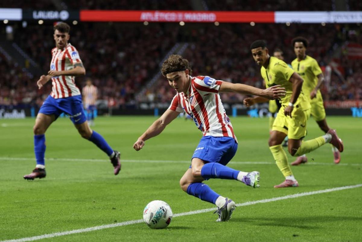 Atletico Madrid's Argentine forward #19 Julian Alvarez controls the ball during the Spanish league football match between Club Atletico de Madrid and Villarreal CF at the Metropolitano Stadium in Madrid on September 13, 2025.  Thomas COEX / AFP