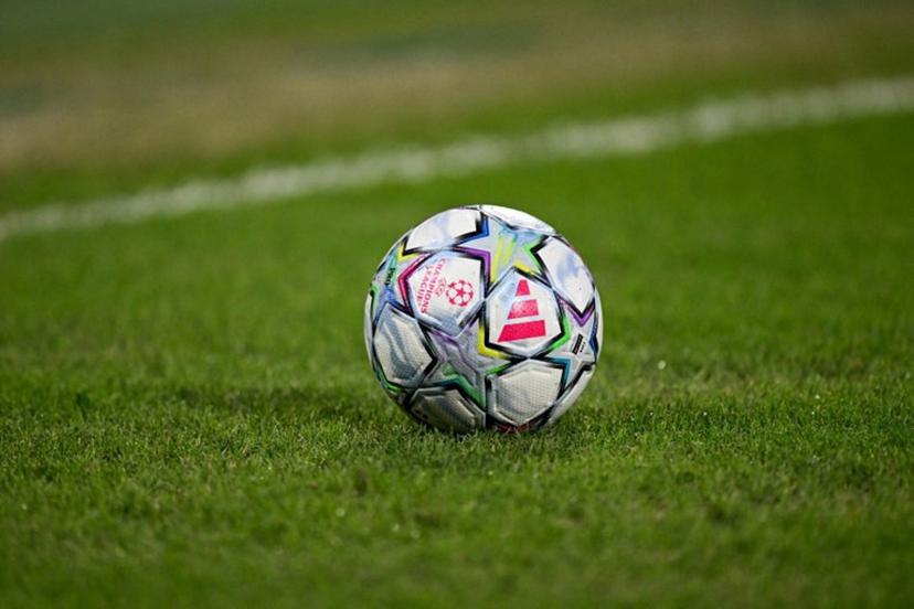 This photograph shows the official ball of the UEFA Champions League during the first round day 1 football match between Fenerbahce SK and AS Roma at the Fenerbahce Chobani stadium in Istanbul on September 10, 2026.  Ozan KOSE / AFP