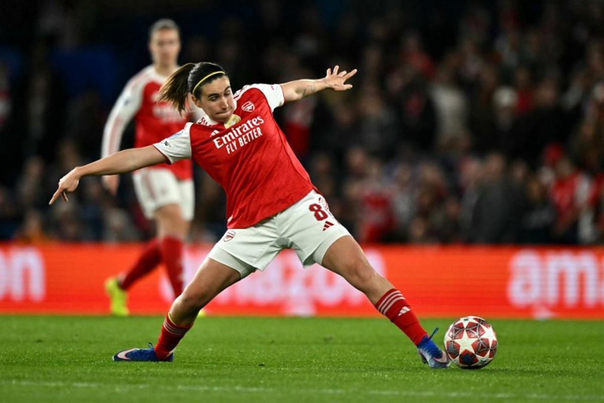 Arsenal's Spanish midfielder #08 Mariona Caldentey stretches to pass the ball during the UEFA Women's Champions League Quarter Final second-leg football match between Chelsea and Arsenal at Stamford Bridge in London on April 1, 2026.  Ben STANSALL / AFP