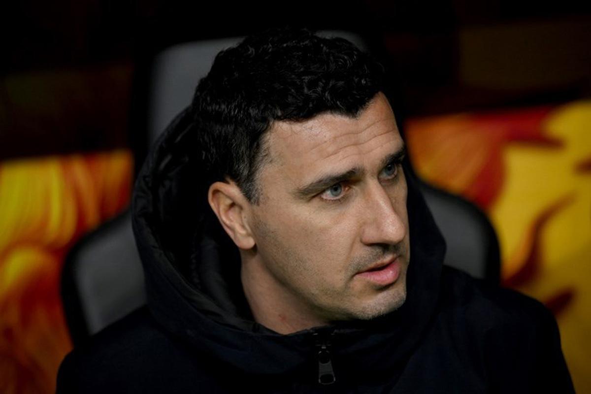 AZ Alkmaar's Belgian head coach Maarten Martens during the UEFA Europa League knockout phase play-off 2st leg football match between AZ Alkmaar and Galatasaray SK at the Ali Sami Yen Sports Complex in Sisli, in Istanbul on February 20, 2025.  Yasin AKGUL / AFP