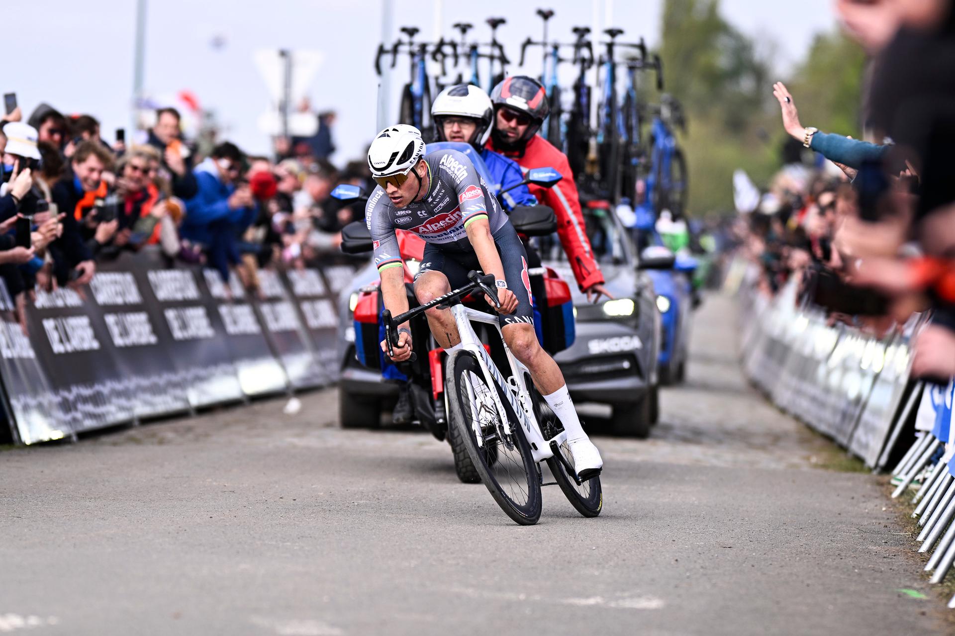 Dutch Mathieu van der Poel of Alpecin-Deceuninck pictured in action during the men elite race of the 'Paris-Roubaix' one day cycling race, 259,2 km from Compiegne to Roubaix, France, on Sunday 13 April 2025. BELGA PHOTO JASPER JACOBS