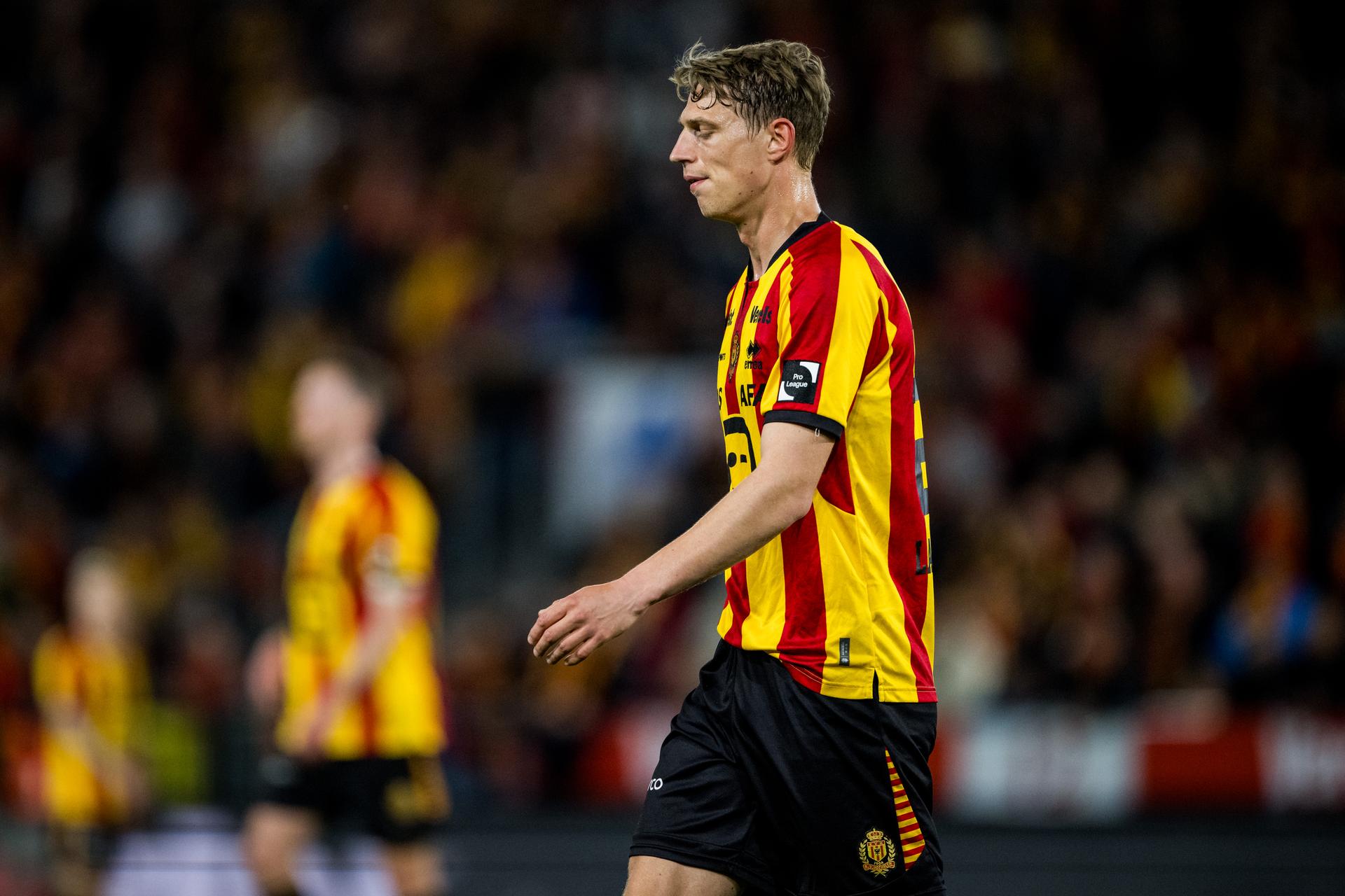 Mechelen's Lion Lauberbach leaves the field after receiving a red card during a soccer match between KV Mechelen and KVC Westerlo, Tuesday 22 April 2025 in Mechelen, on day 5 (out of 10) of the Europe Play-offs of the 2024-2025 'Jupiler Pro League' first division of the Belgian championship. BELGA PHOTO JASPER JACOBS