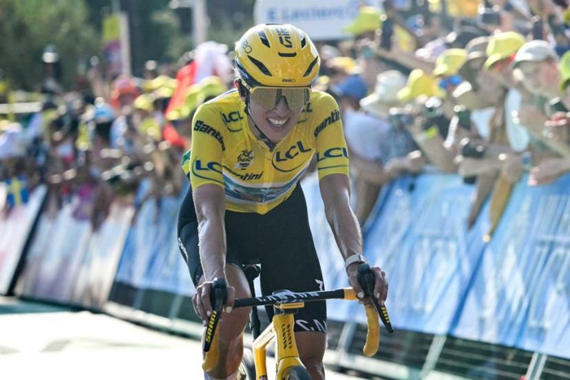 Canyon//SRAM zondacrypto's Polish rider Katarzyna Niewiadoma, wearing the overall leader's yellow jersey, crosses the finish line during the 8th (out of 9) stage of the fifth edition of the Women's Tour de France cycling race, 171.9 km from Sisteron to Nice, in Nice, southeastern France on August 8, 2026.  NICOLAS TUCAT / AFP